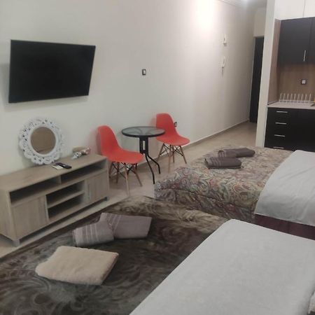 G M 3 Rooms Kentpo In The Heart Of The City Lárissa Exterior foto