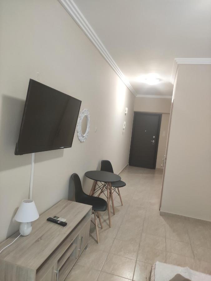 G M 3 Rooms Kentpo In The Heart Of The City Lárissa Exterior foto